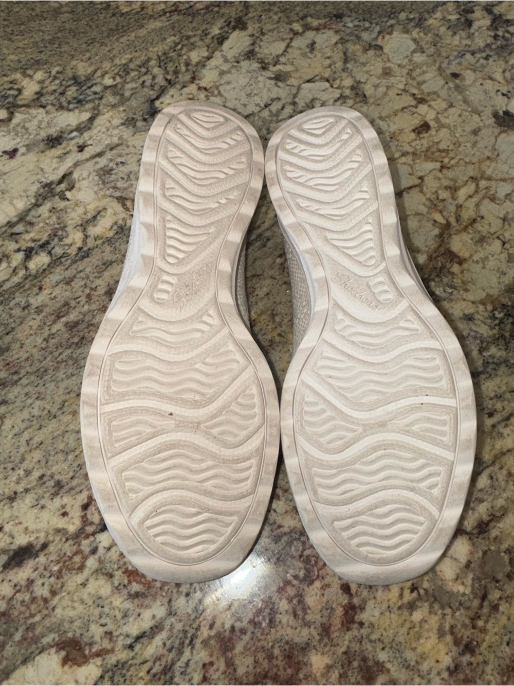 Skechers slip on shoes sz 9.5 EXCELLENT - Picture 6 of 7